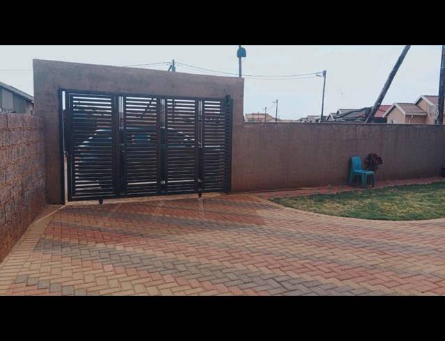 2 BEDROOM HOUSE FOR SALE IN PROTEA GLEN